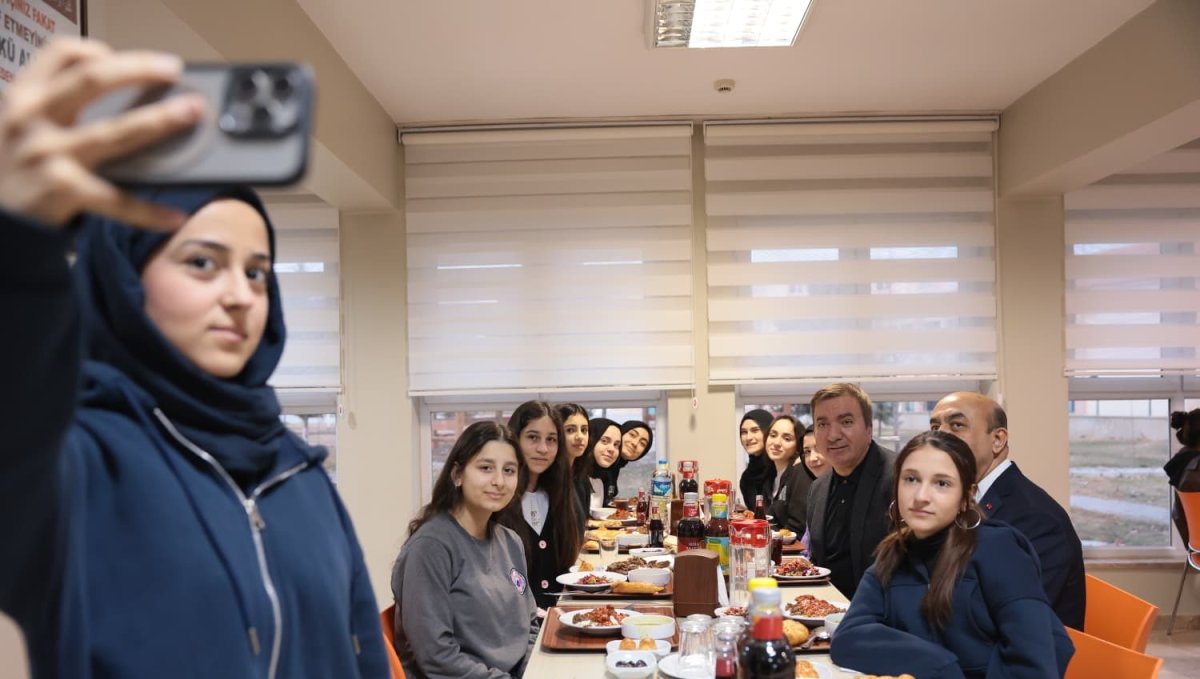 Vali Aydoğdu, öğrencilerle iftar programında buluştu