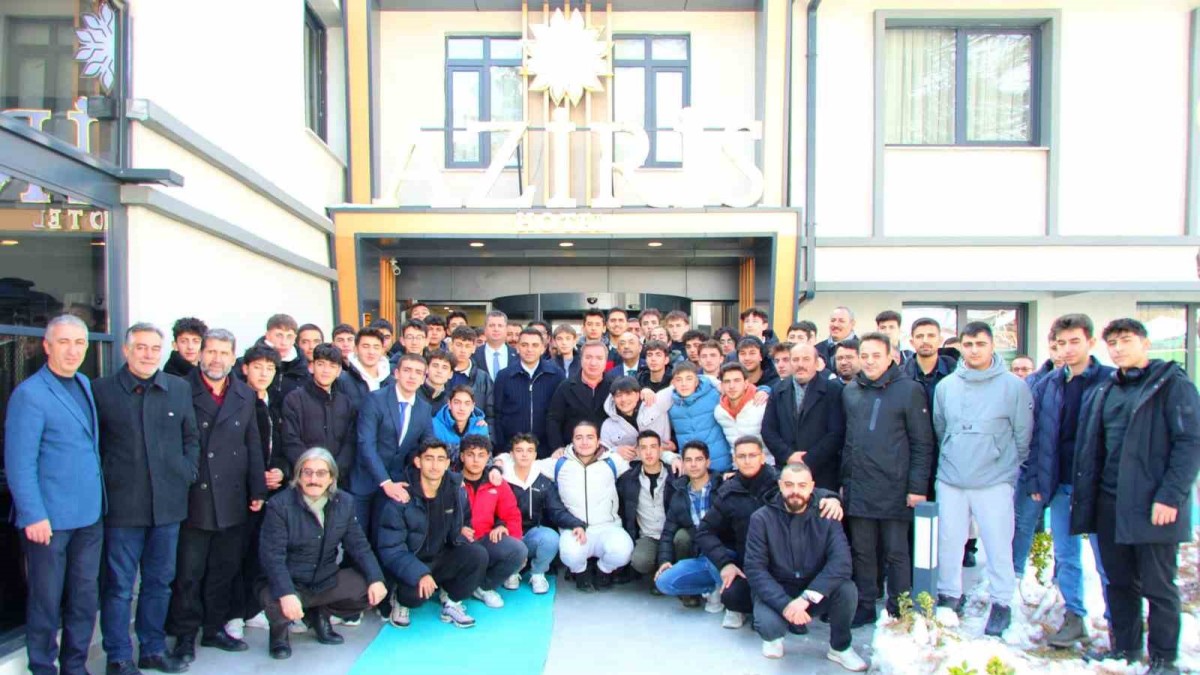 Vali Aydoğdu, öğrencilerle kahvaltıda buluştu