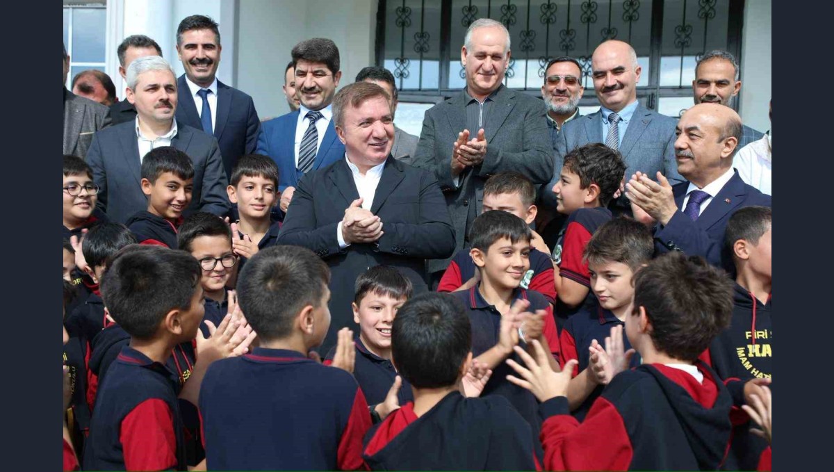 Vali Aydoğdu, ortaokul öğrencileriyle bir araya geldi