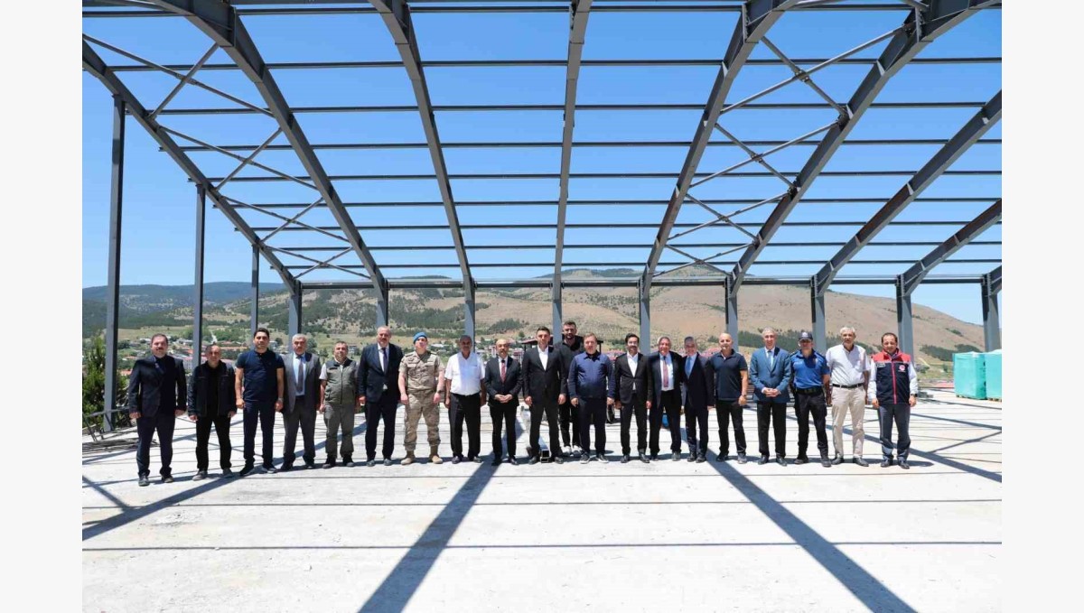 Vali Aydoğdu, Refahiye'de "Çok Amaçlı Salon" inşaatını inceledi