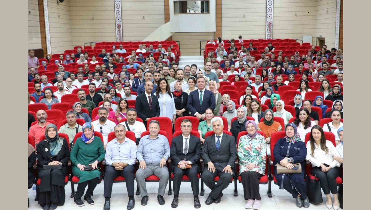 Vali Aydoğdu, Rehberlik, Fen Bilimleri, Almanca ve meslek liselerinde görev yapan tüm meslek dersleri öğretmenleriyle bir araya geldi
