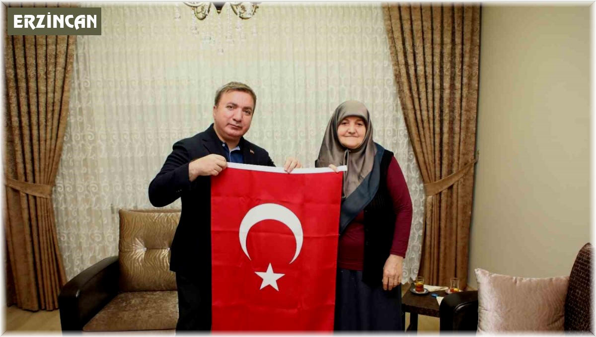 Vali Aydoğdu şehit annesini ziyaret etti