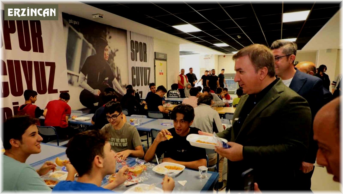 Vali Aydoğdu, Terzi Sofrasında öğrencilerle bir araya geldi