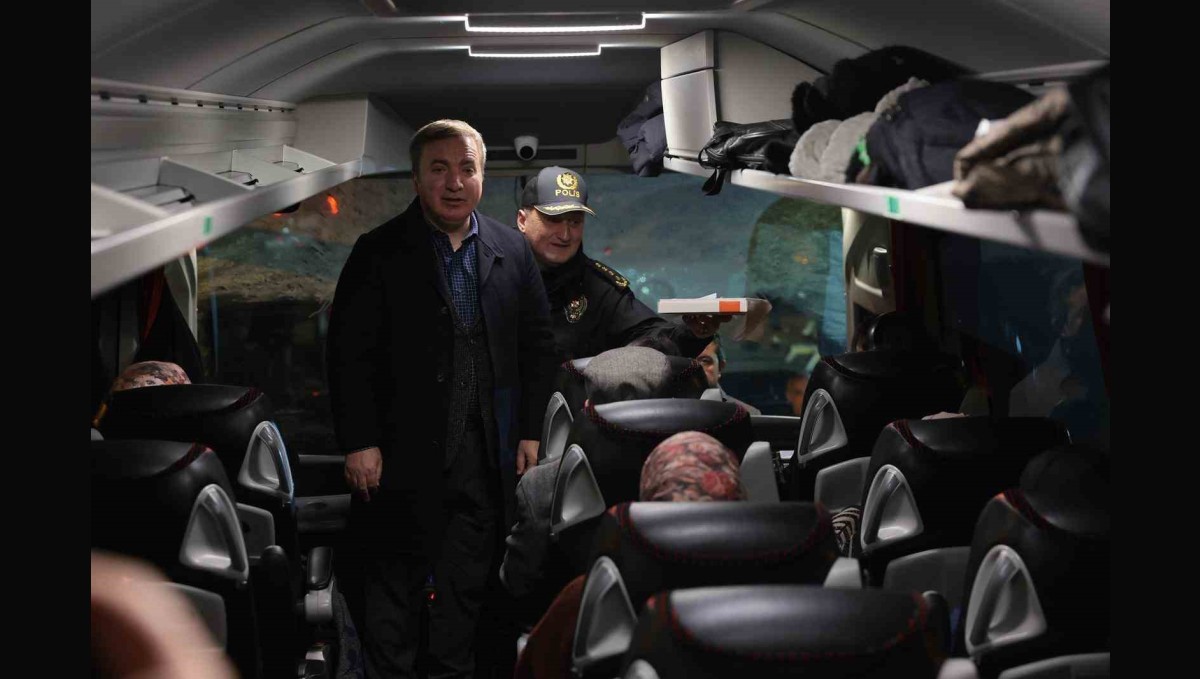 Vali Aydoğdu, yeni yıla polis uygulama noktasında girdi