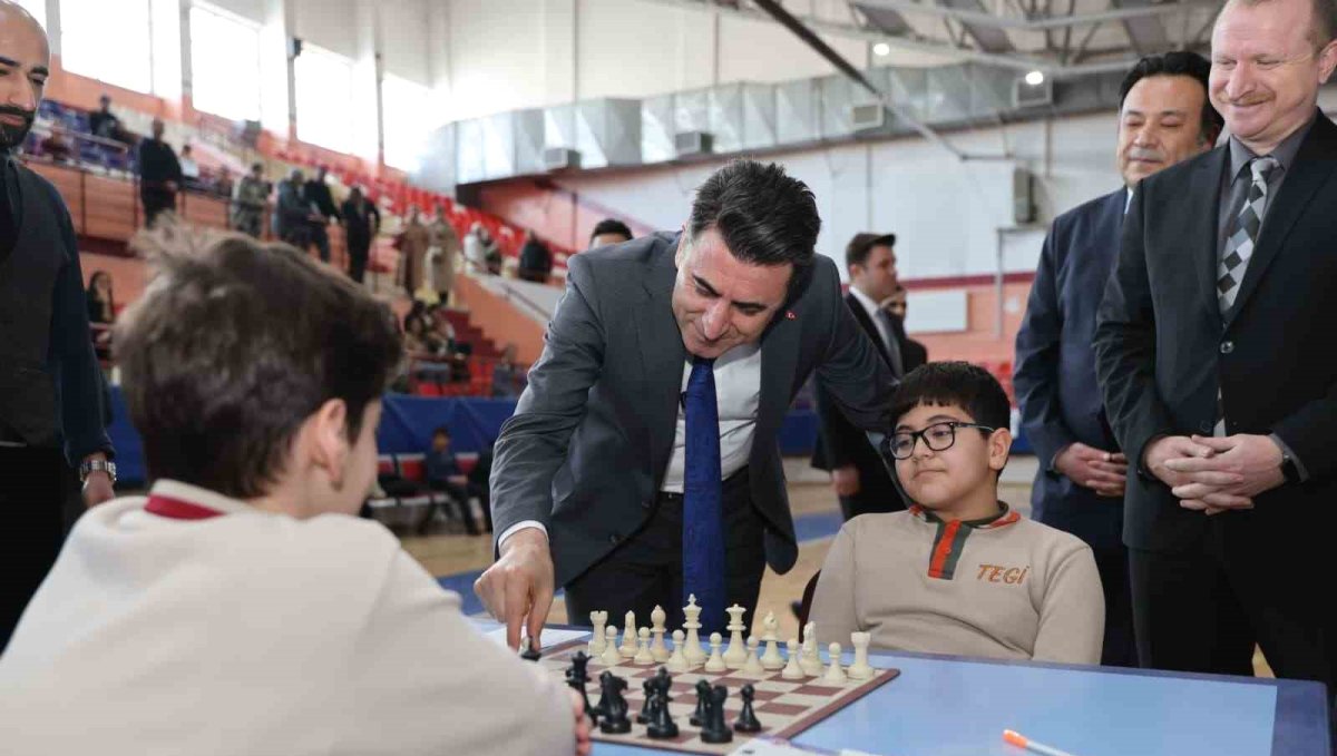 Vali Aygöl ilk hamleyi yaptı, turnuva başladı