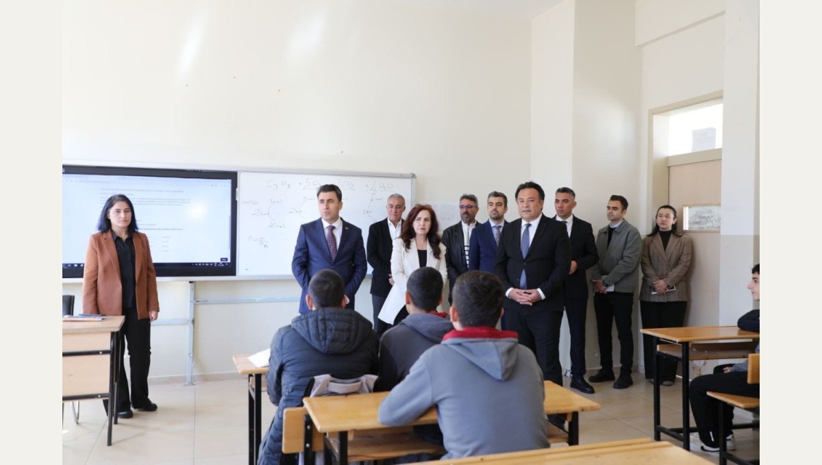 Vali Aygöl, öğrencilerle bir araya geldi