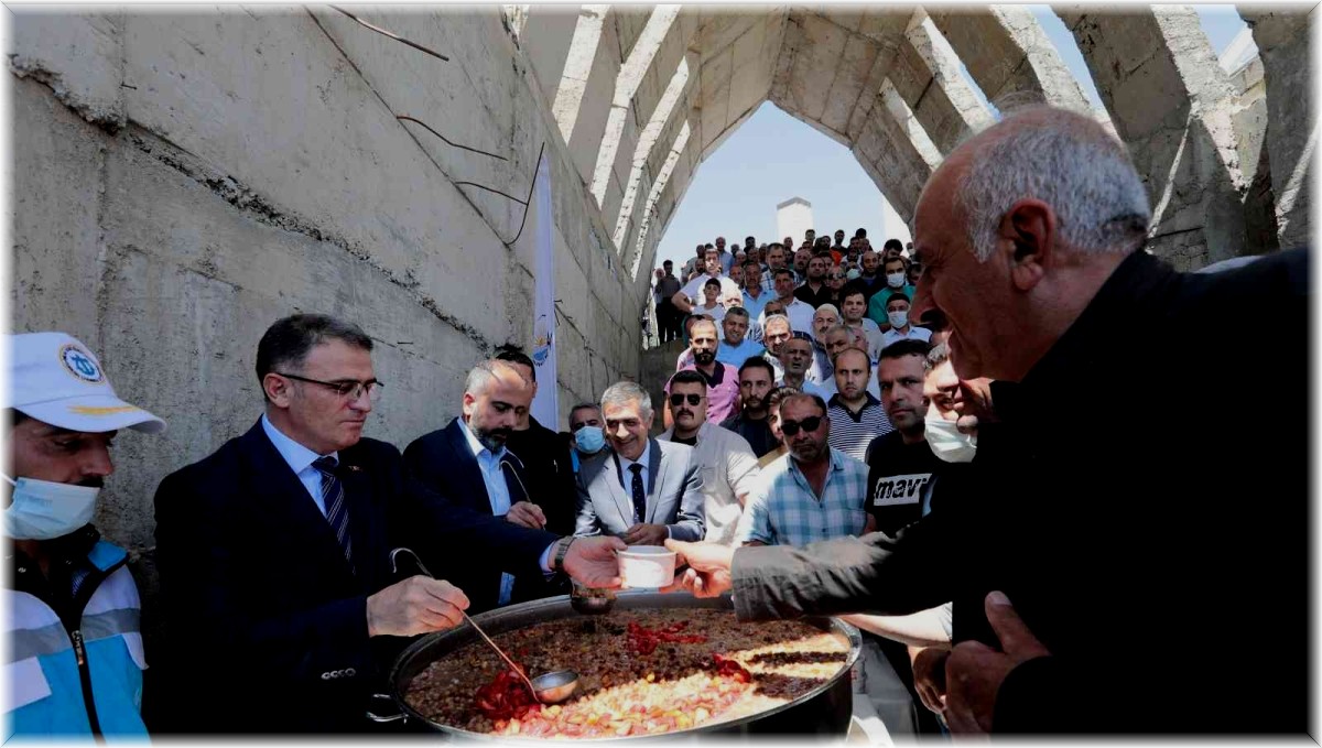 Vali Balcı, Muharrem ayı nedeniyle aşure dağıttı