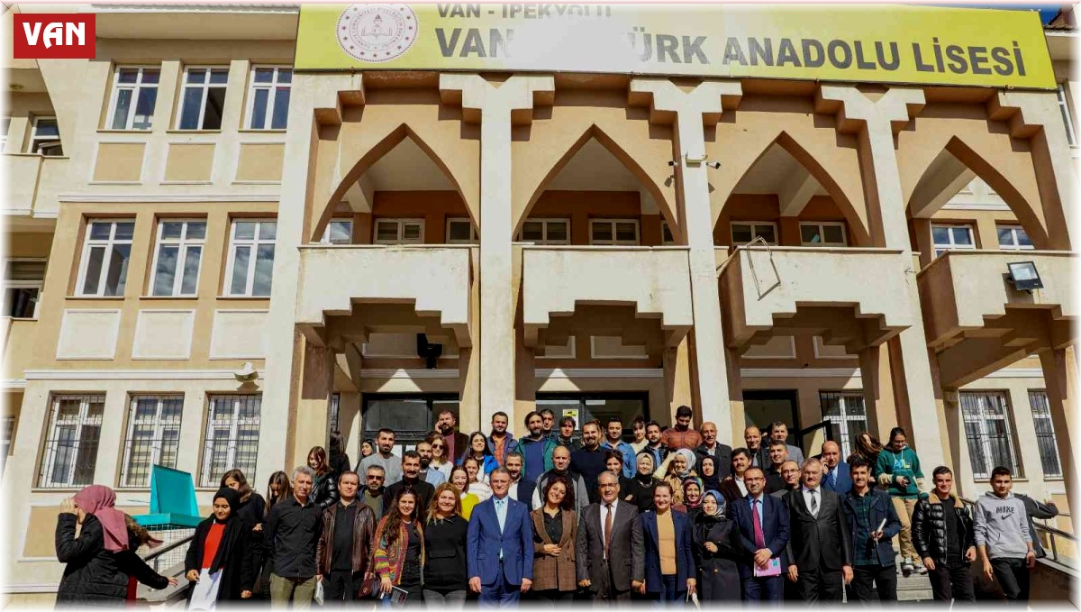 Vali Balcı öğrencilerle bir araya geldi