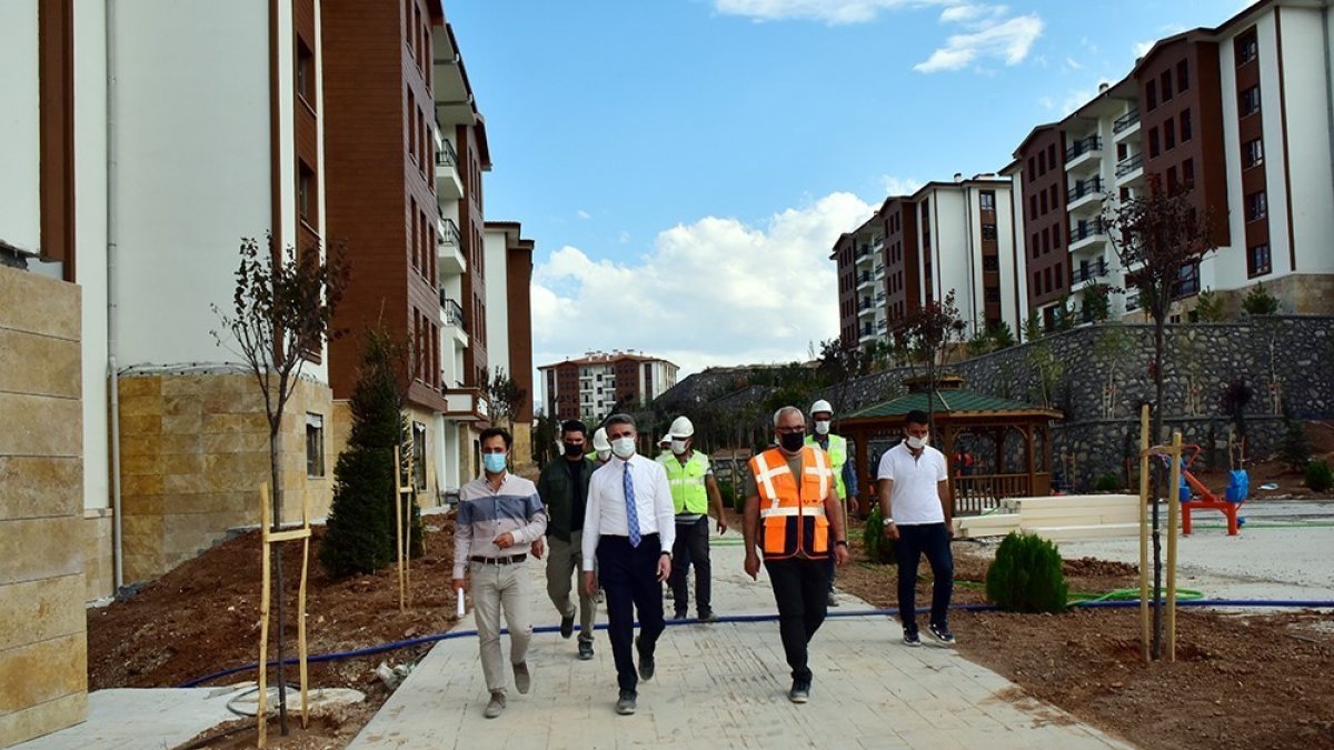 Vali Baruş, deprem konutlarını ve bağlantı yollarını inceledi