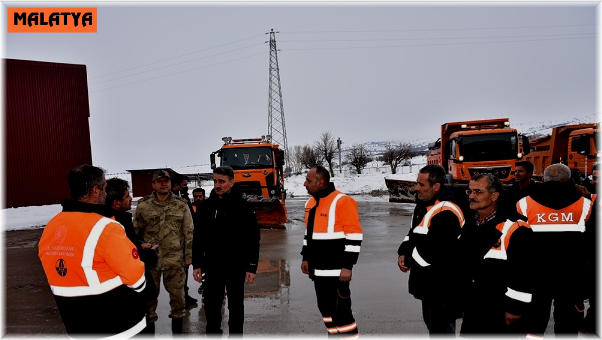 Vali Baruş, karlı yolları açma çalışmalarını denetledi
