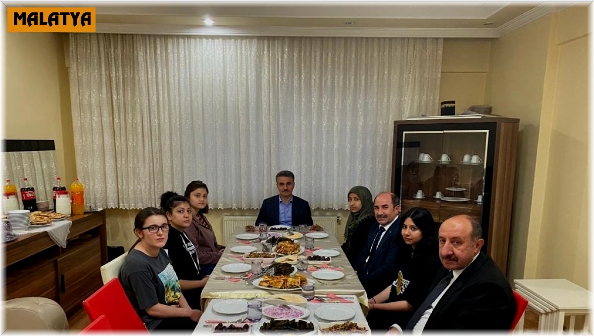 Vali Baruş sahipsiz çocuklara sahip çıktı