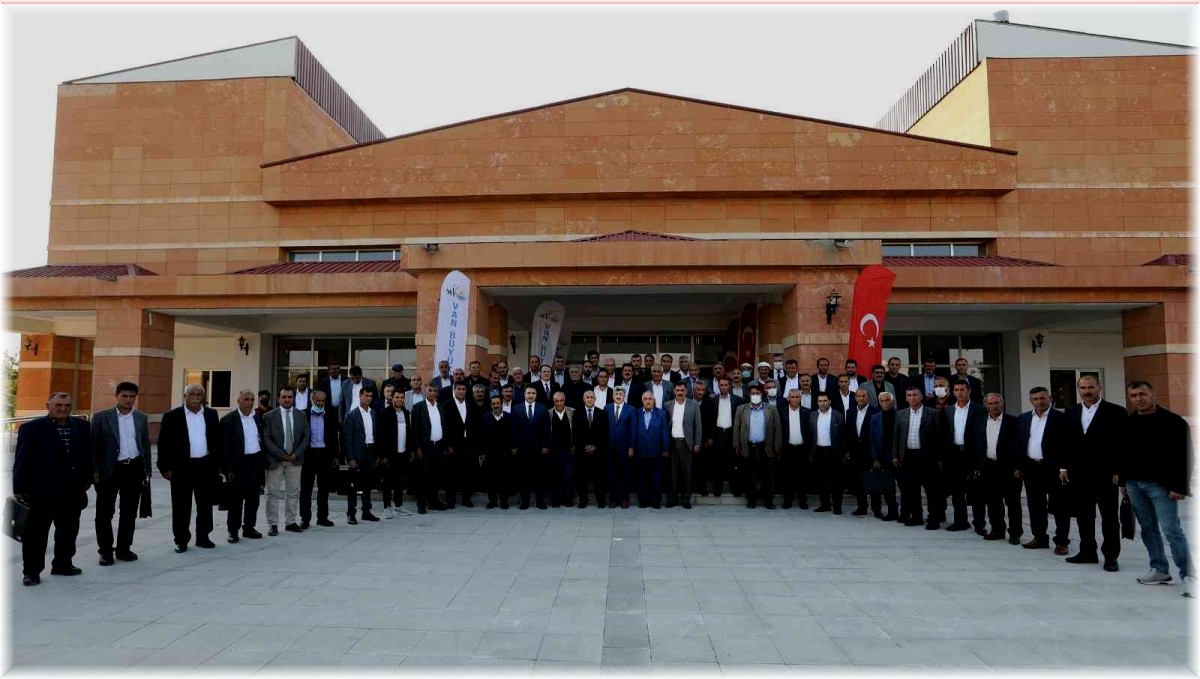 Vali Bilmez, Çaldıran muhtarlarıyla bir araya geldi