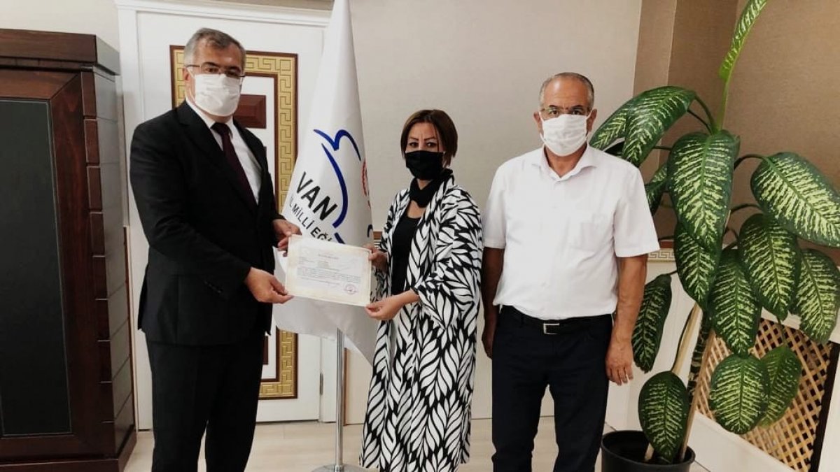 Vali Bilmez'den ADEM Müdiresi Soysal'a başarı belgesi