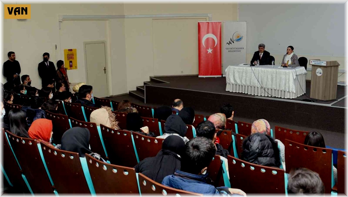 Vali Bilmez gençlerle kişisel gelişim seminerinde bir araya geldi