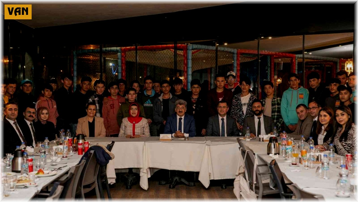 Vali Bilmez ve eşinden anlamlı iftar