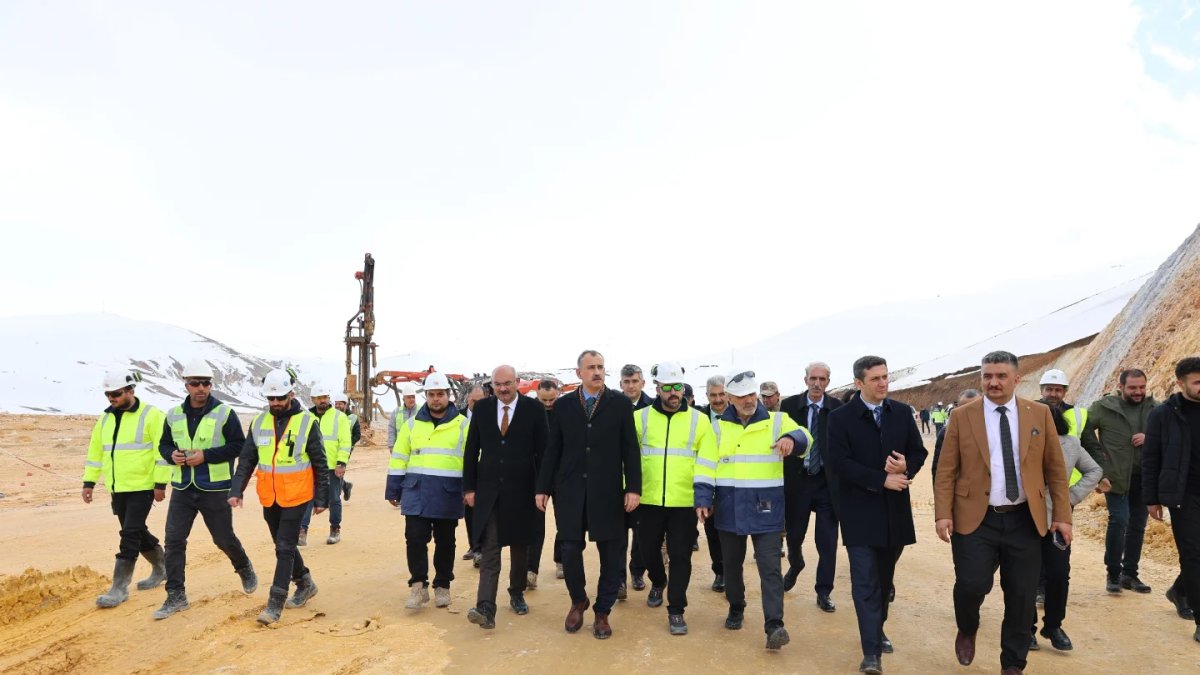 Vali Bozkurt Diyadin’de 3 kritik alanda inceleme yaptı: Balıkçılık, altın sahası ve jeotermal tarım