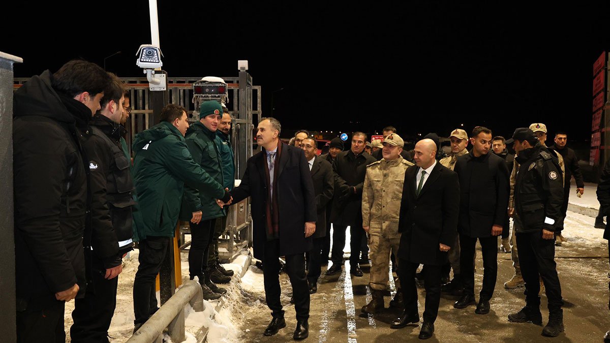 Vali Bozkurt, Gürbulak Sınır Kapısı’nda geçiş ve denetim süreçlerini yerinde değerlendirdi