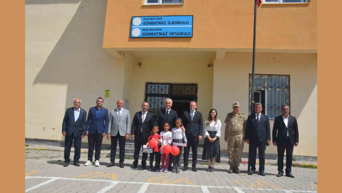 Vali Çakır'dan öğrencilere tavsiye: "Çok kitap okuyun"