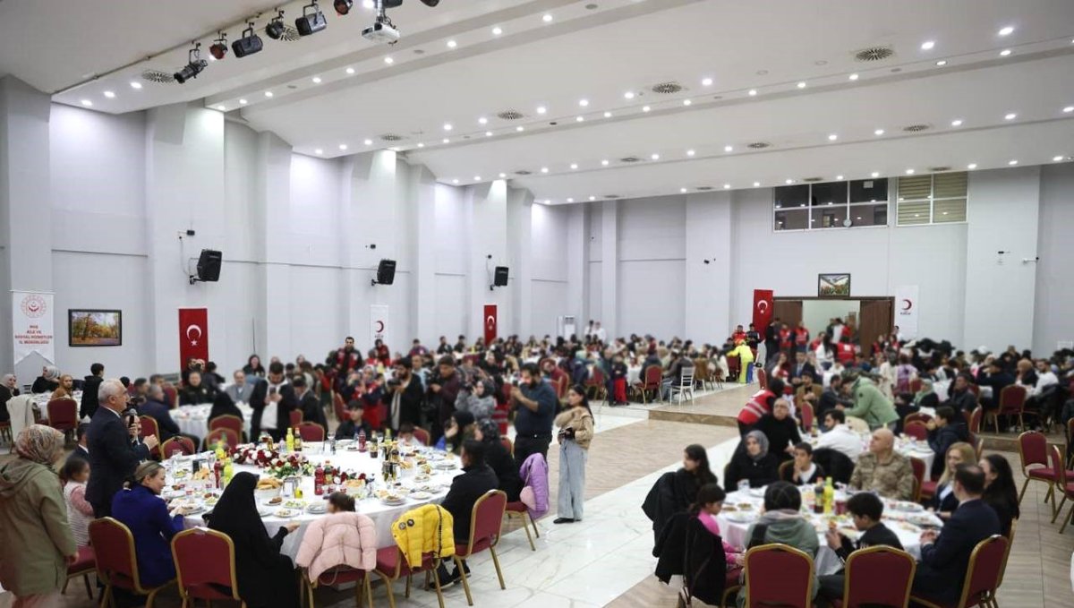 Vali Çakır, Dünya Yetimler Günü'nde koruyucu aileler ve çocuklarla iftarda buluştu