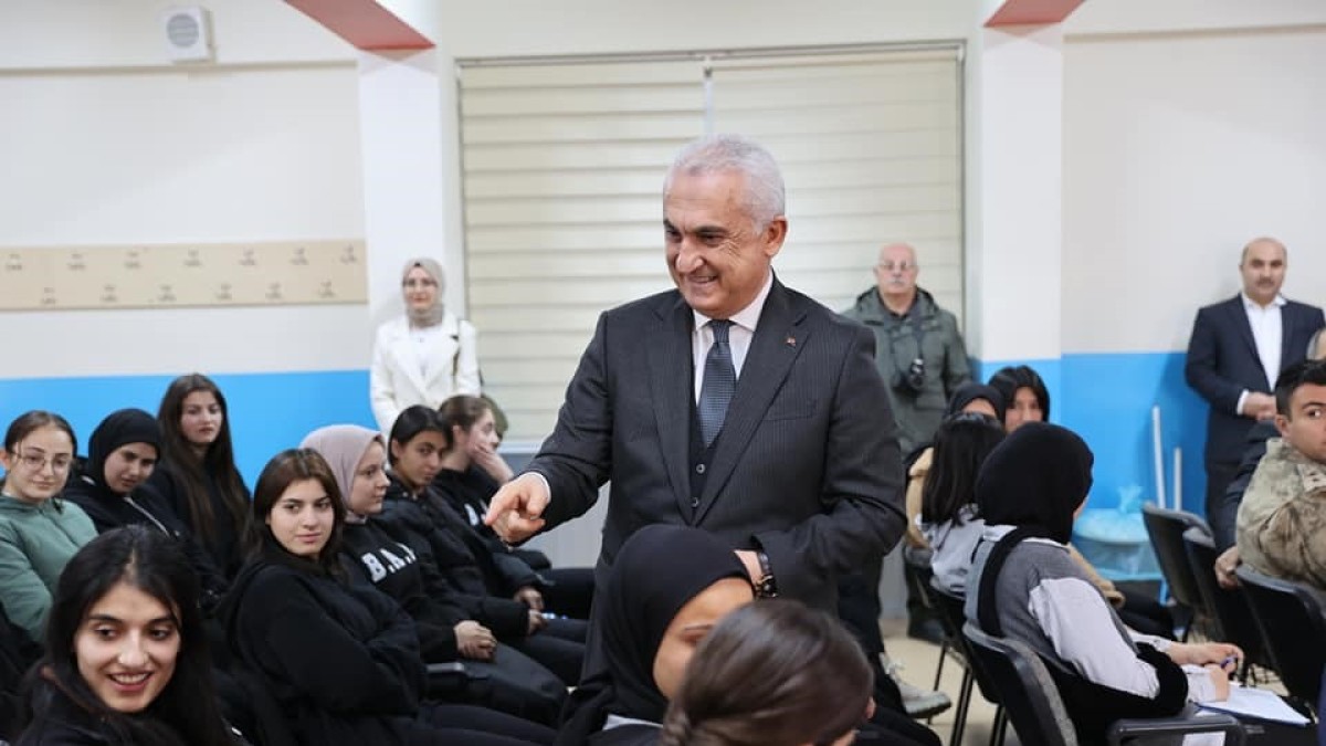 Vali Çakır: "Gençlerimizi önemsiyoruz"