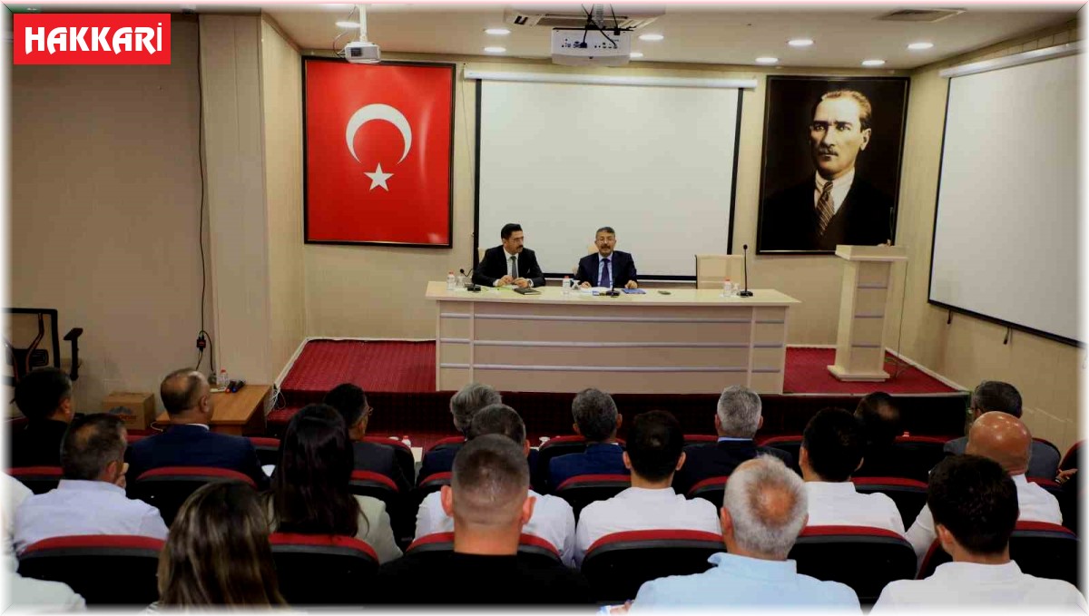 Vali Çelik 6 saat muhtarların sorunlarını dinledi