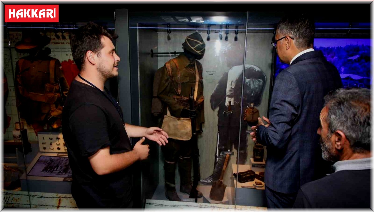 Vali Çelik, Çanakkale Mobil Müzesini ziyaret etti