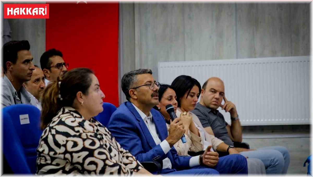 Vali Çelik, Diyarbakır annelerinin mücadelesini anlatan "Sesler ve Yüzler" belgeselini izledi