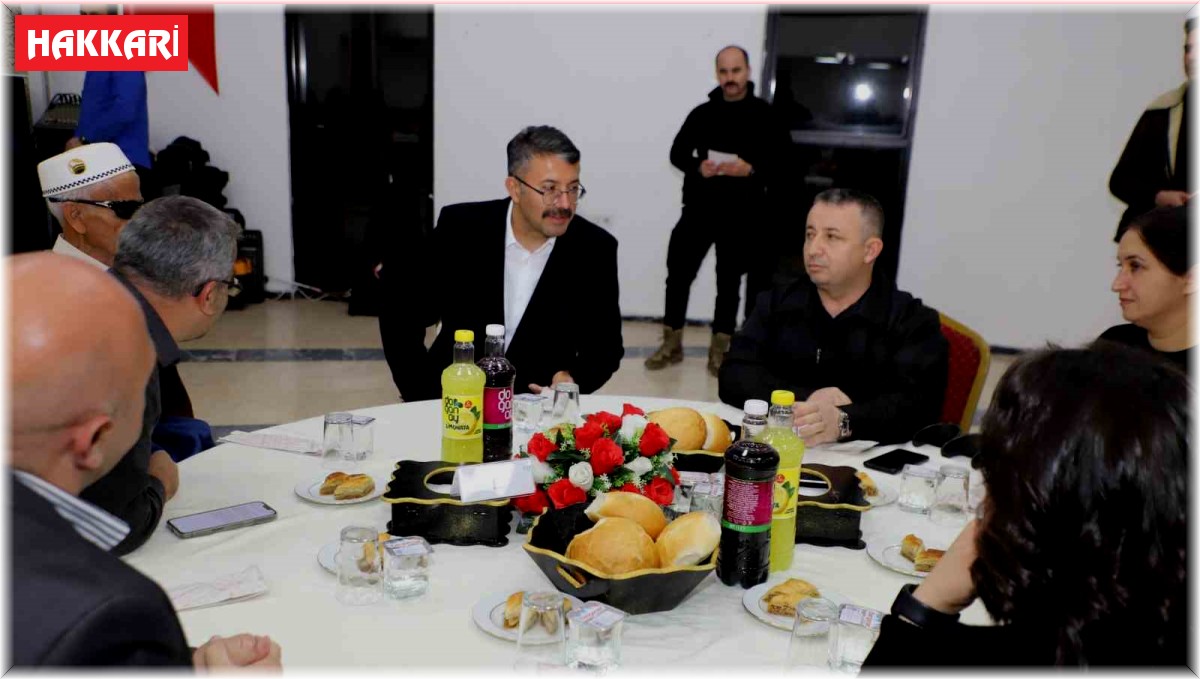 Vali Çelik, engellilerle yemekte bir araya geldi