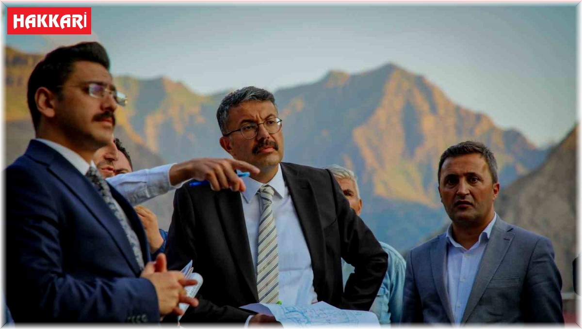 Vali Çelik hastane inşaatından incelemelerde bulundu