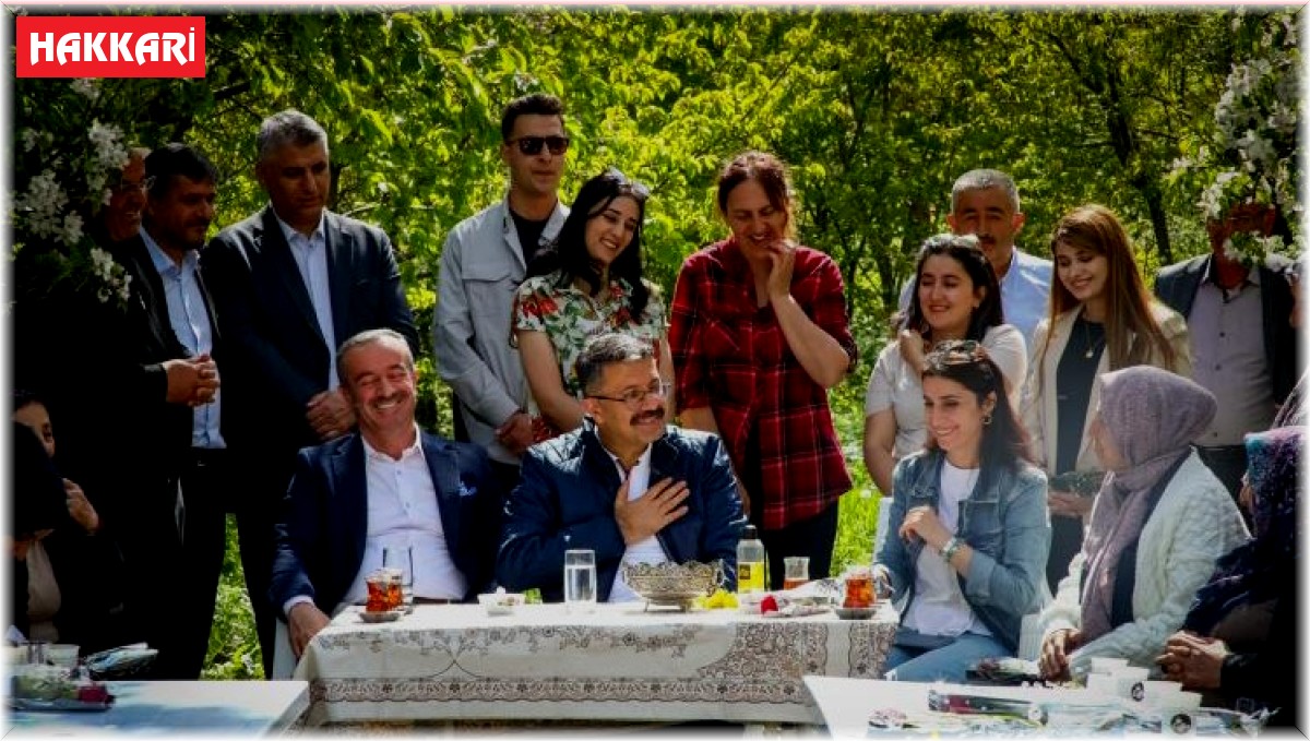 Vali Çelik kadınların kurduğu serayı ziyaret etti