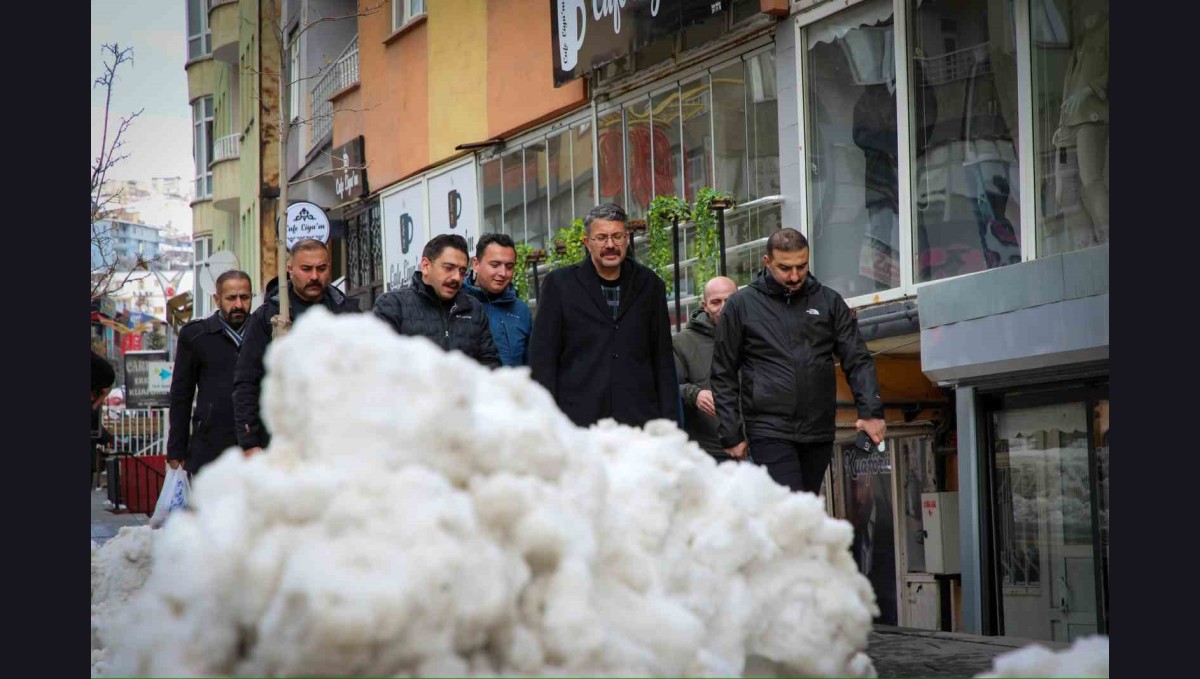 Vali Çelik karla mücadele çalışmalarına inceledi