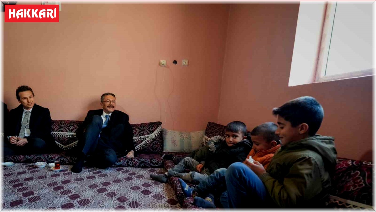 Vali Çelik, köylerdeki vatandaşların evine konuk oldu