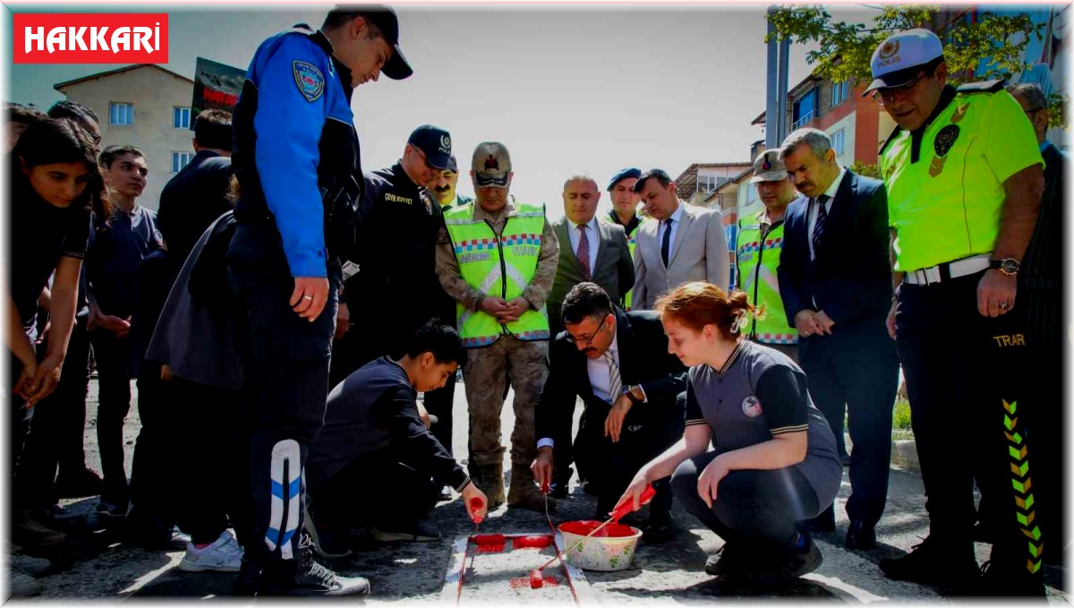 Vali Çelik: "Medeniyet ölçülerinden biri de trafikte yayaların güvenliğidir"