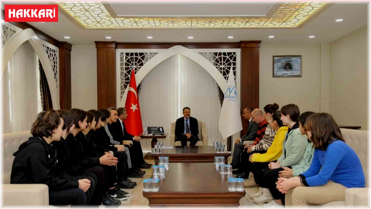 Vali Çelik şampiyonları makamında kabul etti