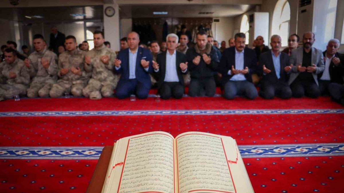 Vali Çelik, şehit Korkmaz'ın mevlit programına katıldı