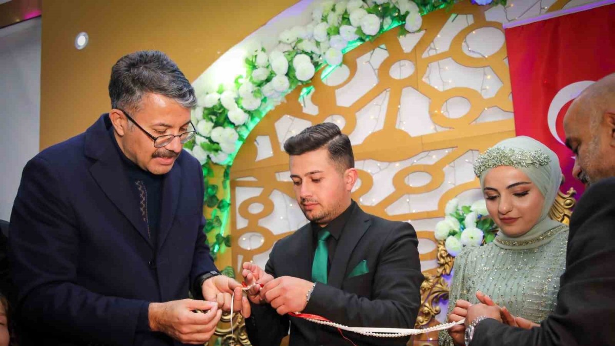 Vali Çelik, şehit yeğeninin nişanına katıldı