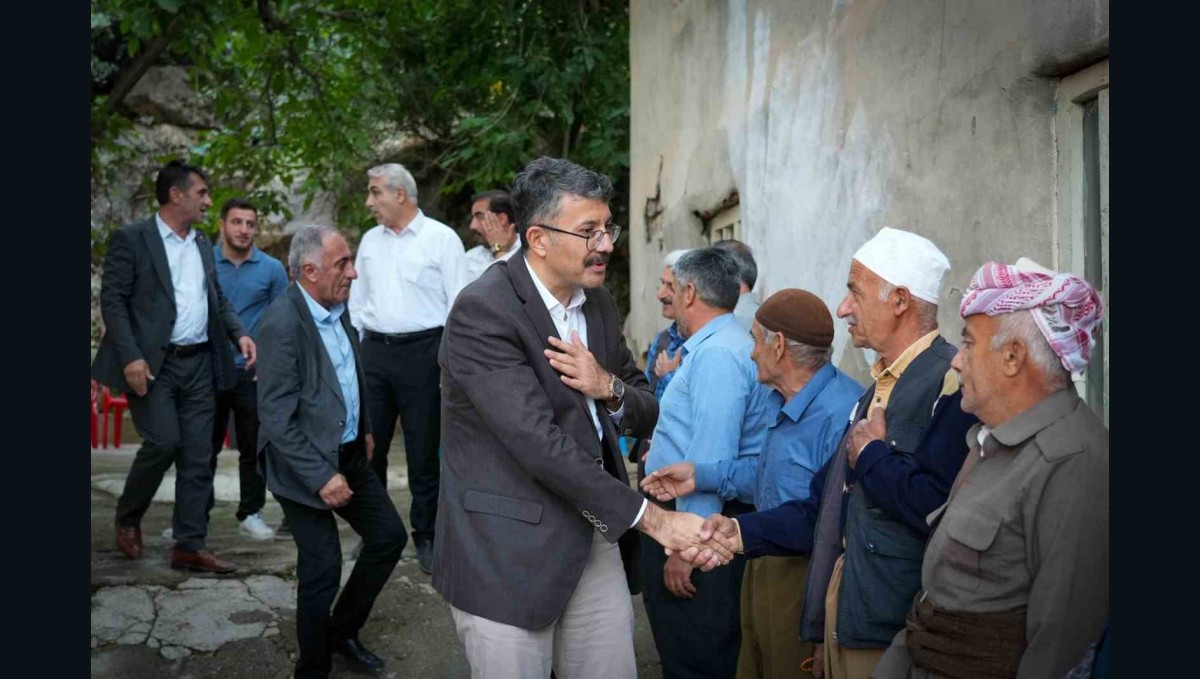 Vali Çelik, Şemdinli'ye bağlı köylerde yol çalışmalarını inceledi