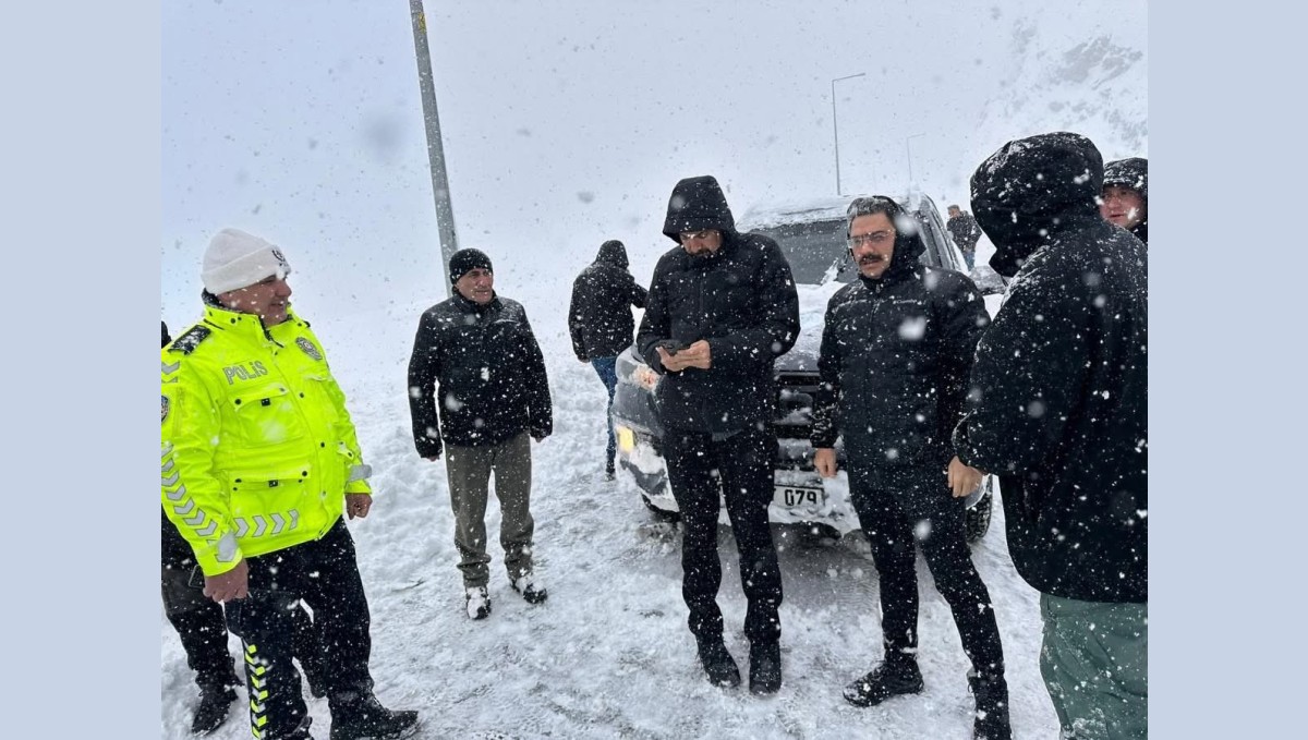Vali Çelik'ten çığ uyarısı: "Zorunlu olmadıkça dışarı çıkmayın"