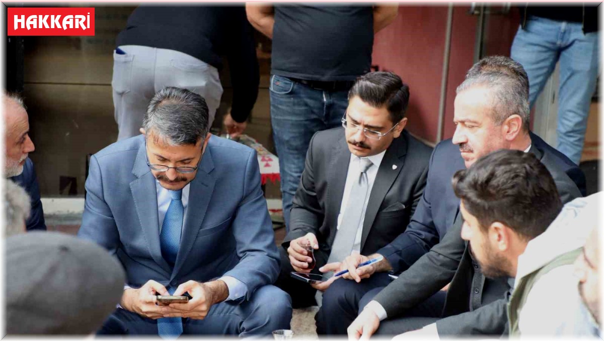 Vali Çelik vatandaşlarla çay içti