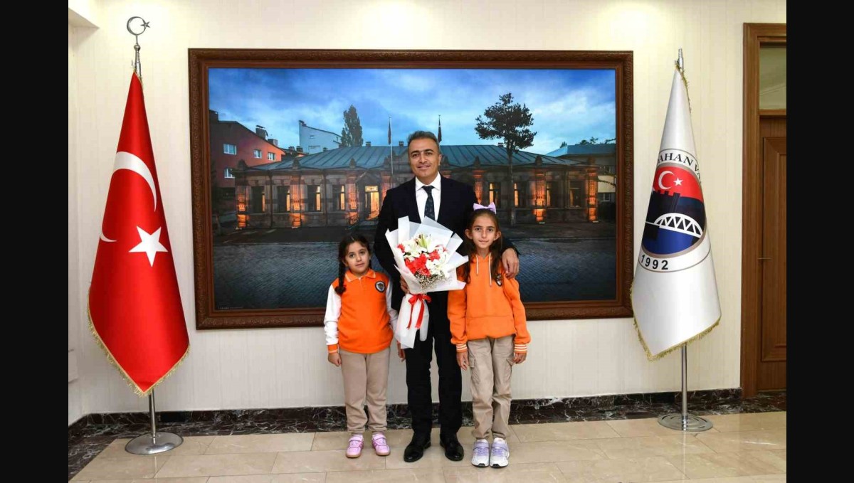 Vali Çiçek, İlköğretim Haftasında öğrencileri ağırladı