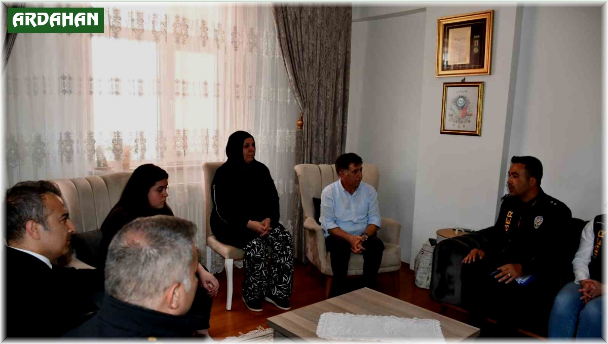 Vali Çiçek, POLHANE Projesi kapsamında hane ziyaretine katıldı