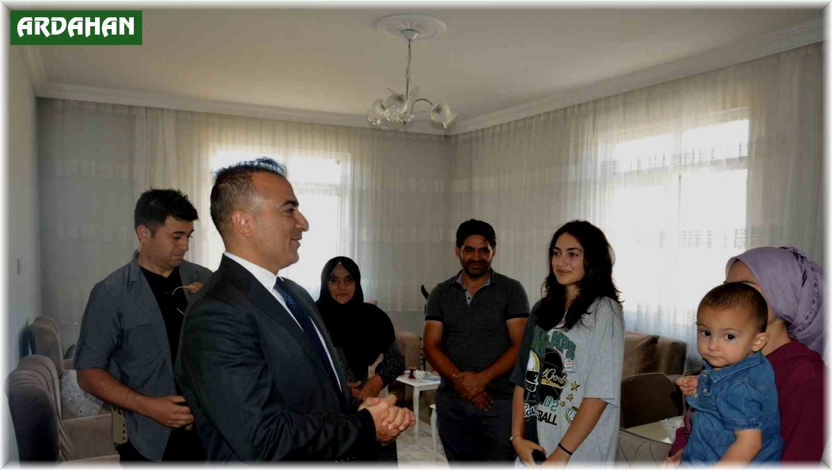 Vali Çiçek şehit ailesini ziyaret etti