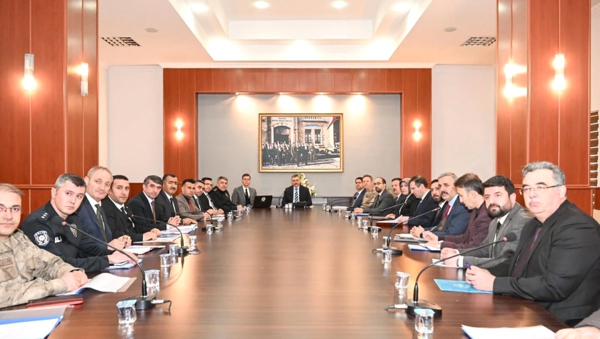 Vali Çiftçi başkanlığında 'Palandöken' zirvesi