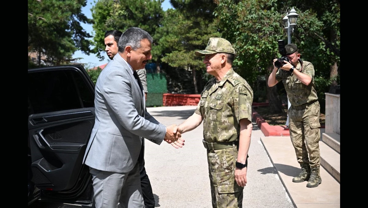 Vali Çiftçi'den Altuğ Paşa'ya tebrik