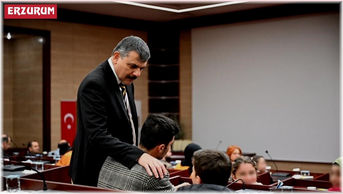 Vali Çiftçi'den başarılı öğrencilere ödül