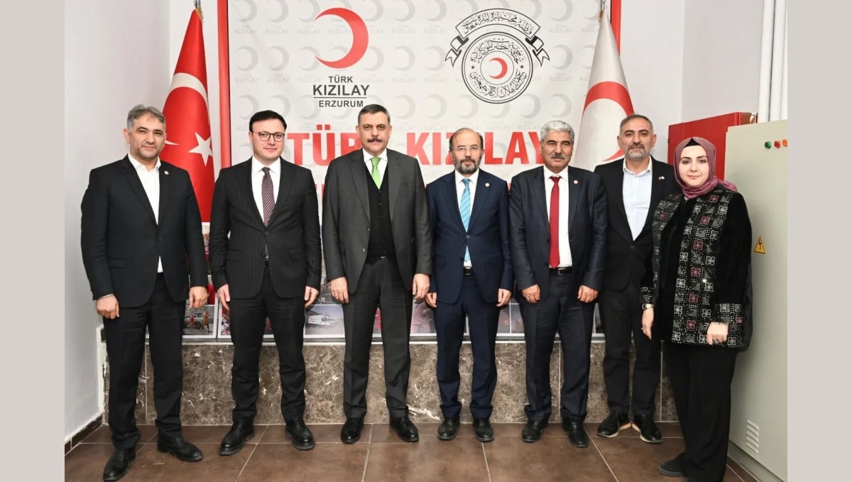 Vali Çiftçi'den Kızılay'a ziyaret