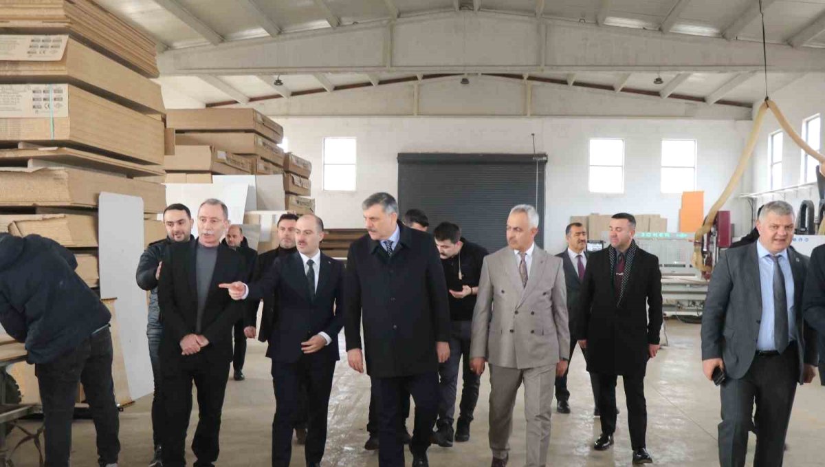 Vali Çiftçi'den Oltu çıkarması