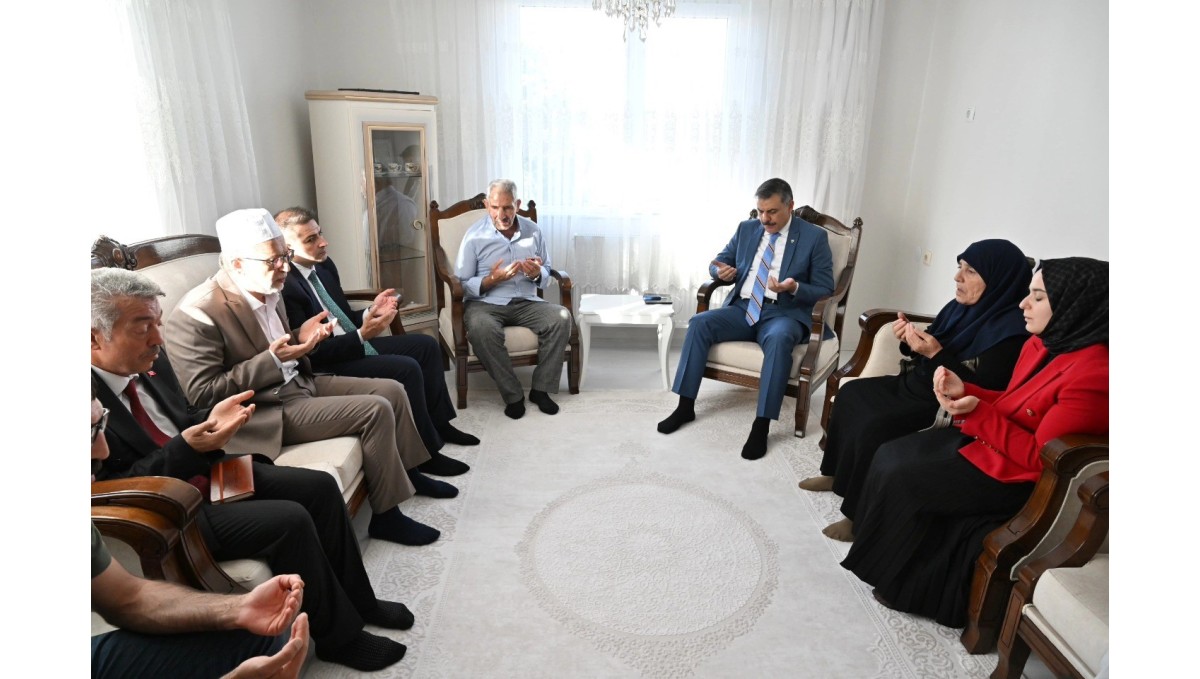 Vali Çiftçi'den şehit ailesine ziyaret