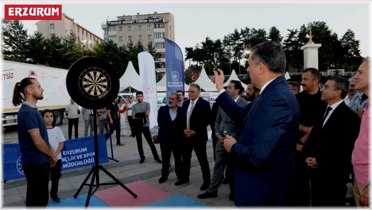 Vali Çiftçi Halk Sağlığı Şenliği'nde hedefe ok attı