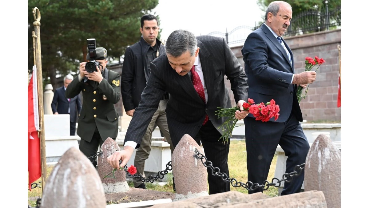 Vali Çiftçi, Karskapı ve Erzurum polis şehitliğini ziyaret etti